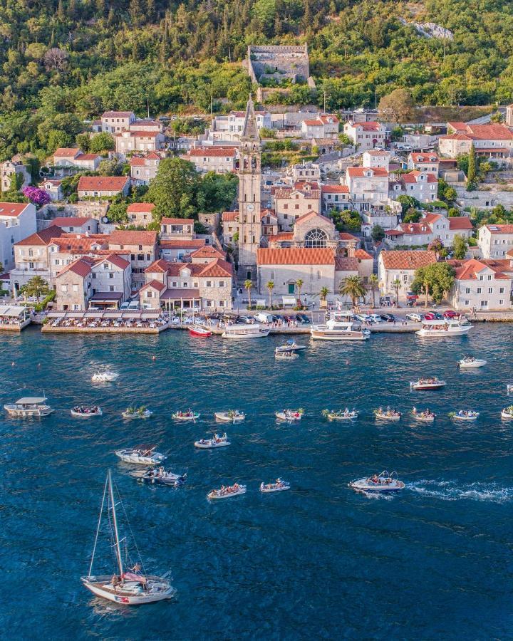 Черногория звезды. Regent Porto Montenegro.